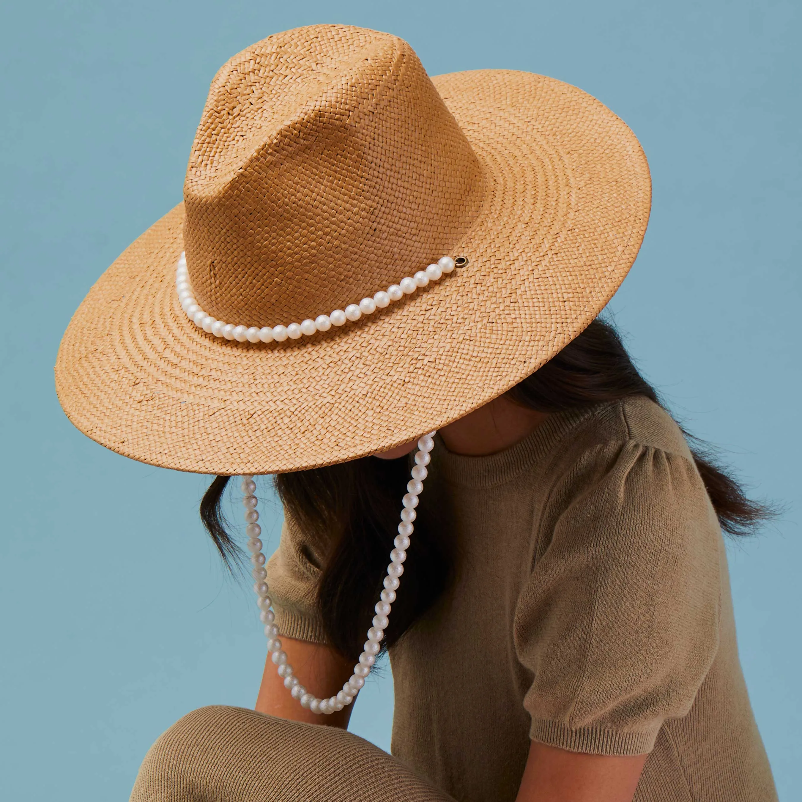 NATURAL PEARL STRAND STRAW HAT