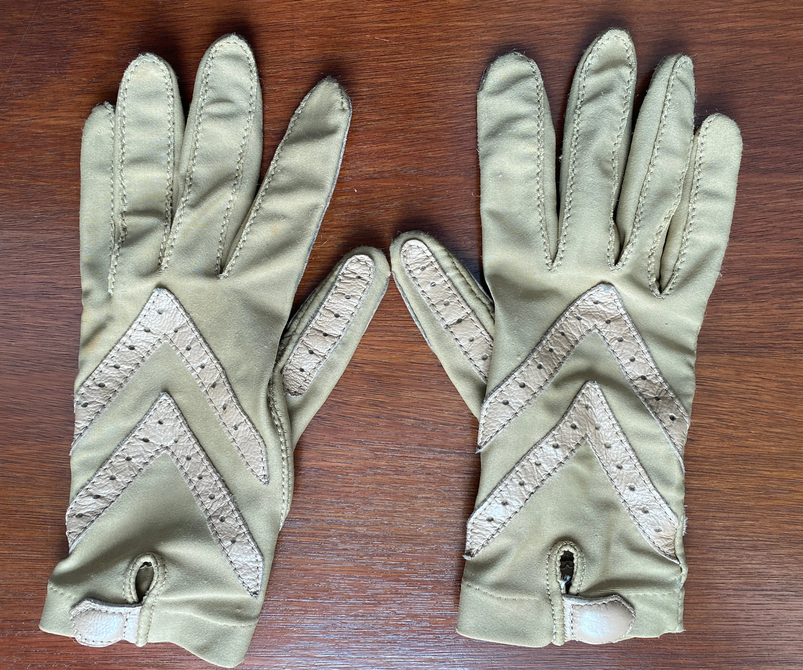 Vintage Nude Tan Leather Stretch Driving Gloves