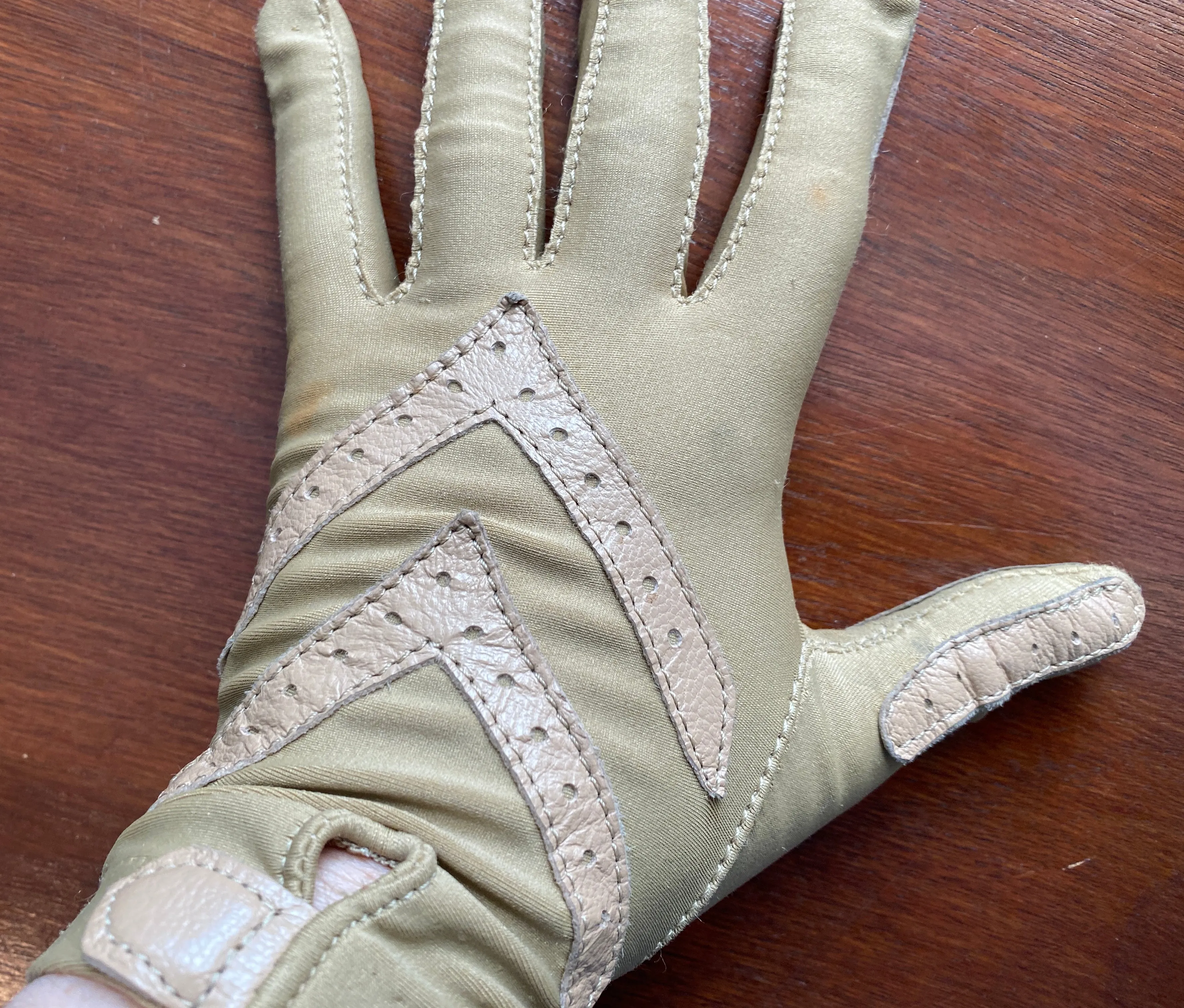 Vintage Nude Tan Leather Stretch Driving Gloves